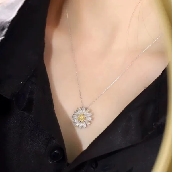Chrysanthemum Diamond Pendant - 图片 4
